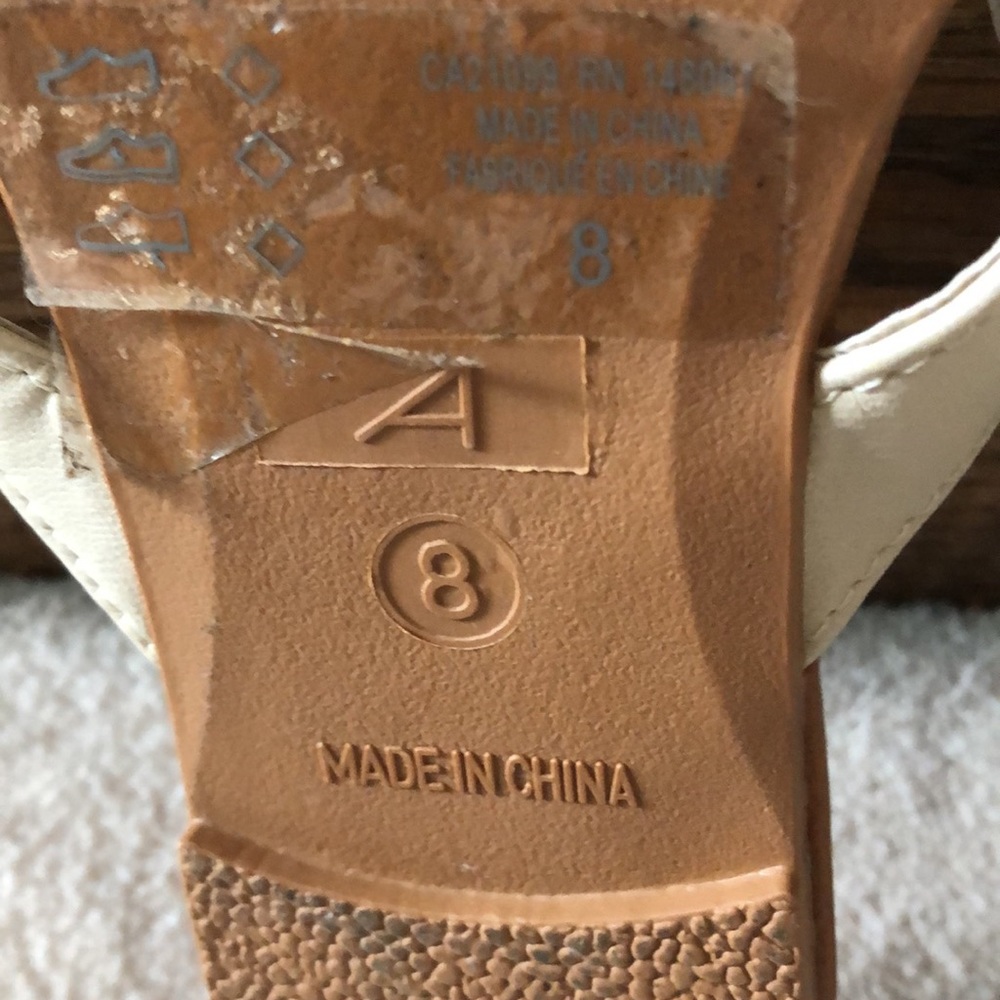 2/20🌻Great casual sandal Ardene size 8 hardly worn - Picture 3 of 4
